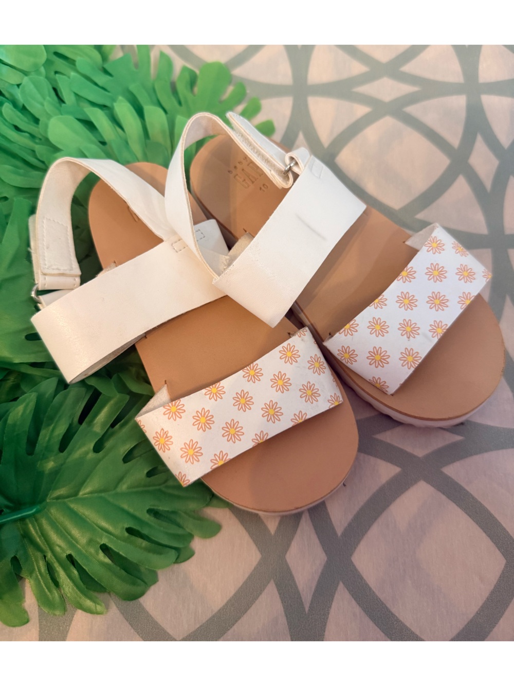 4/$25 • Gap Floral Double Strap Sandals